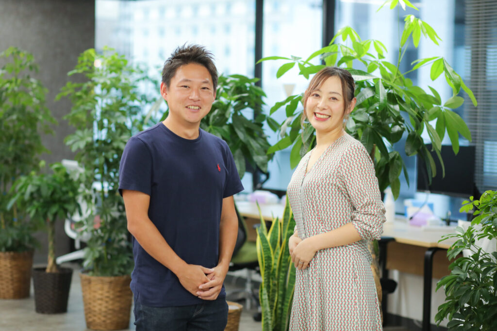MMTM, Inc CEO 新崎千裕さん（左）、株式会社マスドライバー SNSマーケティング責任者 牧野ユカコ（右）
