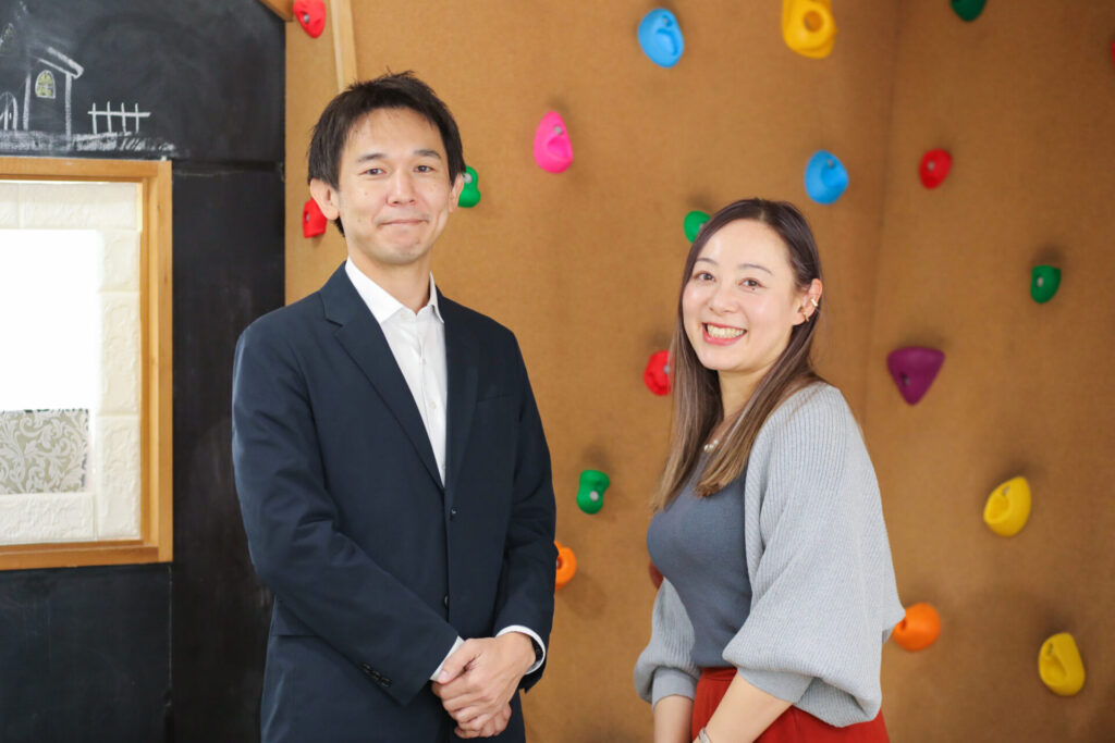 ココノワ事業責任者 岩崎大輔さん(左)、株式会社マスドライバー SNSマーケティング責任者 牧野ユカコ(右)