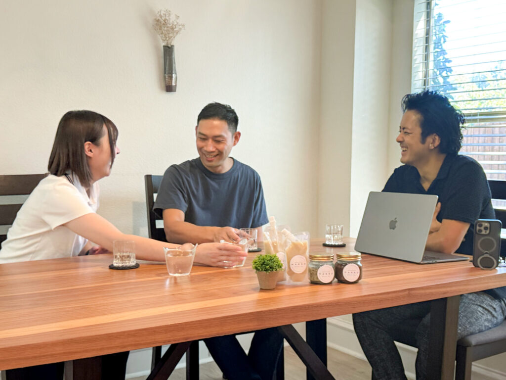 (左から)株式会社マスドライバー 西城 玲菜、HAKKO CRAFT CO.平野 拓也さん、株式会社マスドライバー 代表 牧野徹郎